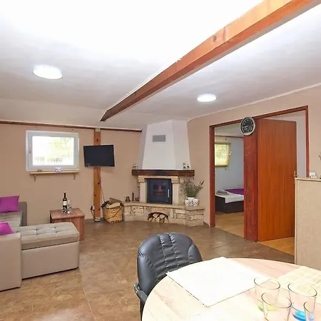 House Nikola 1422 * Peroj