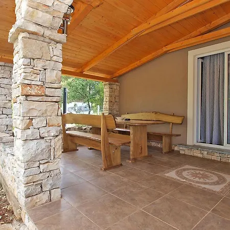 House Nikola 1422 Holiday home Peroj