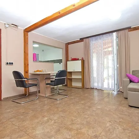 House Nikola 1422 *