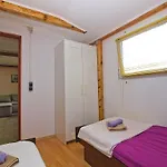 House Nikola 1422