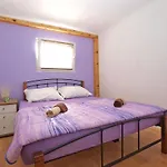 House Nikola 1422 * Peroj