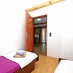 House Nikola 1422 Peroj