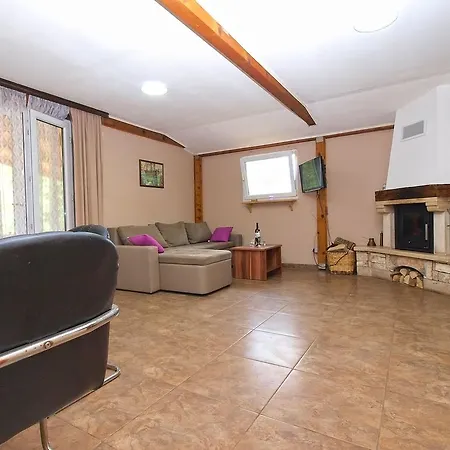 בית נופש House Nikola 1422 פרוי